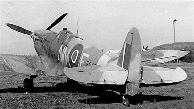 lv letoun Spitfire Mk.VB EP 464 NN-Em
