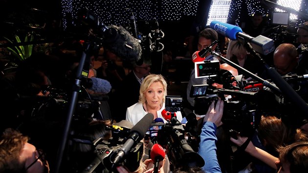 Marine Le Penov komentuje triumf sv strany v eurovolbch. 26. 05. 2019)