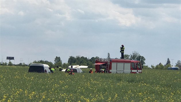 Na letiti v Letanech spadlo letadlo Cessna 152. (27. 5. 2019)