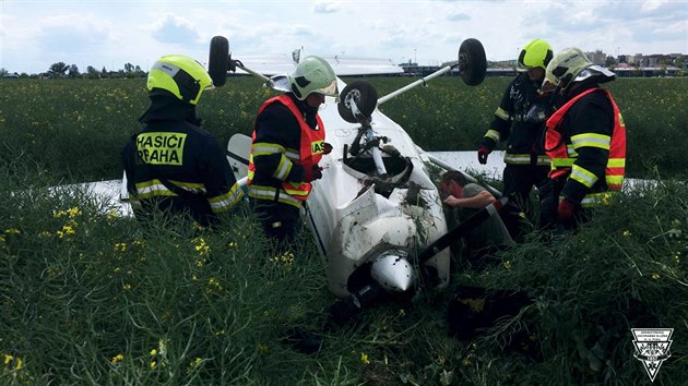 Na letiti v Letanech spadlo letadlo Cessna 152. (27. 5. 2019)