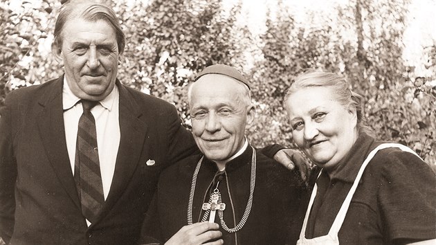 Kardinl Josef Beran se svoj sestrou Mari