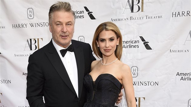 Alec Baldwin a jeho manelka Hilaria Baldwinov (New York, 20. kvtna 2019)