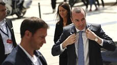 Manfred Weber pichází na schzku Evropské lidové strany ped summitem EU v...