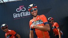 Italský cyklista Vincenzo Nibali ped startem 12. etapy Giro d'Italia.