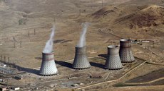 Chladící věže arménské jaderné elektrárny Metsamor. Chladící věže arménské jaderné elektrárny Metsamor.