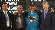 Karel Masopust (nalevo od hráče Lukáš Kašpara) během draftu NHL v roce 2004. Karel Masopust (nalevo od hráče Lukáš Kašpara) během draftu NHL v roce 2004.