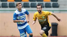 David Štípek ze Sokolova (vpravo) během zápasu proti Ústí nad Labem. David Štípek ze Sokolova (vpravo) během zápasu proti Ústí nad Labem.