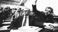 Inkriminovaný lidovecký poslanec Josef Bartončík a komunistobijec Václav Benda... Inkriminovaný lidovecký poslanec Josef Bartončík a komunistobijec Václav Benda...