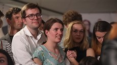 Předseda poslaneckého klubu Pirátů Jakub Michálek a bývalá předsedkyně pražských zastupitelů za Piráty Michaela Krausová při eurovolbách. (26. května 2019) Předseda poslaneckého klubu Pirátů Jakub Michálek a bývalá předsedkyně pražských zastupitelů za Piráty Michaela Krausová při eurovolbách. (26. května 2019)