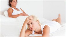 žena muž postel sex láska vztah krize žena muž postel sex láska vztah krize