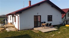 Čtyřčlenná rodina si za Prahou postavila nedávno dům. Čtyřčlenná rodina si za Prahou postavila nedávno dům.