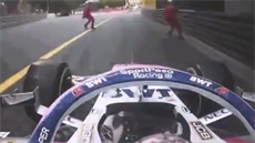 Sergio Pérez z týmu Racing Point Force India v Monaku za výjezdem z boxů málem... Sergio Pérez z týmu Racing Point Force India v Monaku za výjezdem z boxů málem...