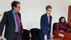 Ústecký zastupitel Lukáš Blažej u ústeckého krajského soudu (29. května 2019). Ústecký zastupitel Lukáš Blažej u ústeckého krajského soudu (29. května 2019).