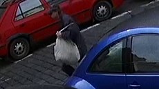 Kriminalisté hledají muže, který s pistolí v ruce přepadl kadeřnictví. Kriminalisté hledají muže, který s pistolí v ruce přepadl kadeřnictví.
