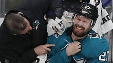 Joonas Donskoi ze San Jose si poranil rameno. Joonas Donskoi ze San Jose si poranil rameno.