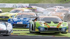 Ne všichni piloti při GT Masters se vešli do první mostecké zatáčky, Rolf... Ne všichni piloti při GT Masters se vešli do první mostecké zatáčky, Rolf...