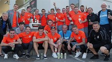 Chrudimští fotbalisté oslavují, udrželi se ve druhé lize. Chrudimští fotbalisté oslavují, udrželi se ve druhé lize.