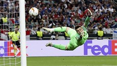 Kepa Arrizabalaga z Chelsea inkasuje v zápase s Arsenalem. Kepa Arrizabalaga z Chelsea inkasuje v zápase s Arsenalem.