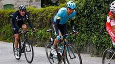 Český cyklista Jan Hirt (v modrém) během závodu Kolem Alp Český cyklista Jan Hirt (v modrém) během závodu Kolem Alp