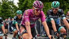 Potlučený německý cyklista Pascal Ackermann během 10. etapy Gira. Potlučený německý cyklista Pascal Ackermann během 10. etapy Gira.