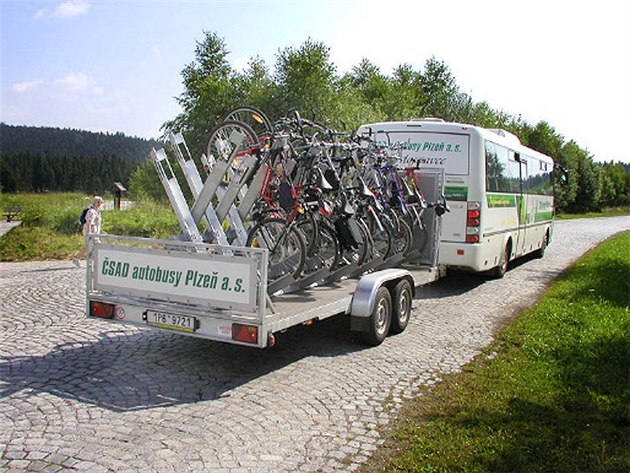 Dopravci nabízejí zájemcm odvoz s koly na umavu, do Brd a eského lesa.