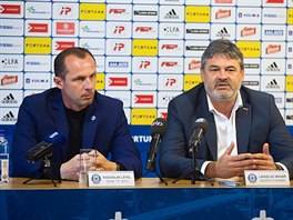 Nov trenr Olomouce Radoslav Ltal (vlevo) a vedle nj sportovn manaer klubu...
