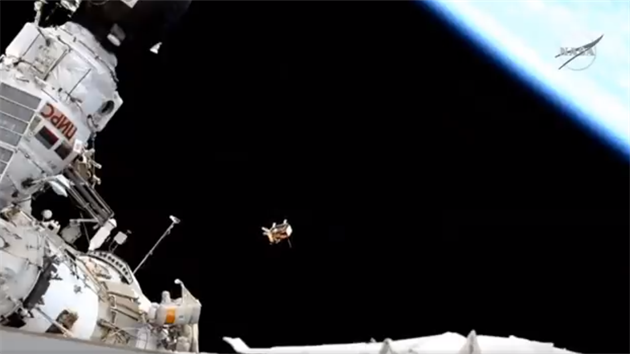 Vyhazovn nepotebnho vybaven z ISS, sho v zemsk atmosfe.
