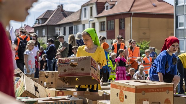 Prvod Hradcem Krlov na podporu Zkladn umleck koly Stezina (30. kvtna 2019)