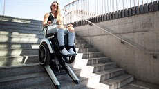 Švýcarský startup Scewo umožní handicapovaným vyjet a sjet schody. Švýcarský startup Scewo umožní handicapovaným vyjet a sjet schody.