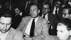 Byla to velká rošáda. Nejprve šéf rozvědky Otto John šokoval, když uprchl ze... Byla to velká rošáda. Nejprve šéf rozvědky Otto John šokoval, když uprchl ze...