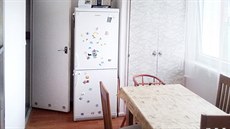 Stávající kuchyň, z níž se vstupuje do koupelny. Samotná kuchyňská linka je... Stávající kuchyň, z níž se vstupuje do koupelny. Samotná kuchyňská linka je...