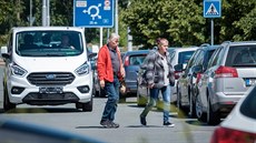 Vyklizené parkoviště za lihovarem přesunulo desítky aut na parkoviště u hobby... Vyklizené parkoviště za lihovarem přesunulo desítky aut na parkoviště u hobby...