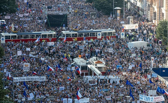 Úterní demonstrace iniciativy Milion chvilek pro demokracii na praském...