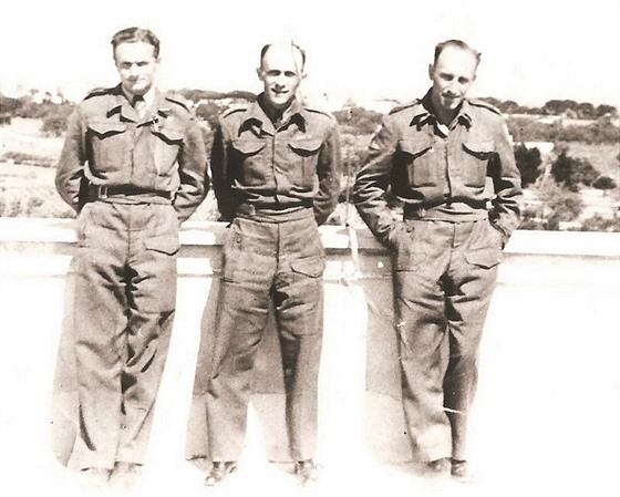 Výsadek CHROMIUM nkde v Itálii v roce 1945. Václav Knotek je uprosted.