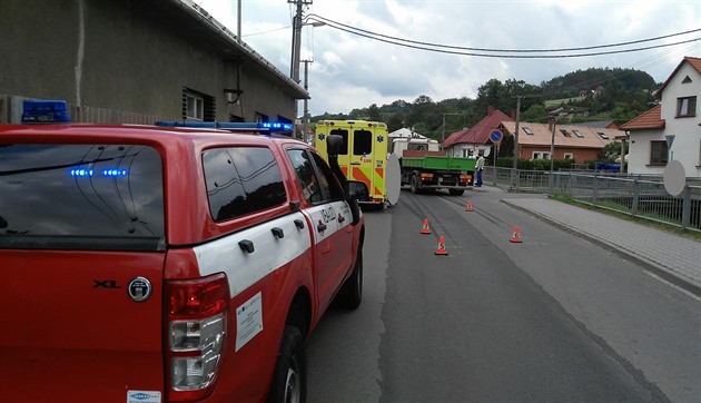 Ve Sluovicích srazilo nákladní auto seniorku s díttem. ena nepeila. (7. 6....