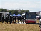 XII. ročník oblíbené akce Den s policii na Letenské pláni. Akce přilákala desítky zvědavých návštěvníků. Počasí bylo nádherné. Největší zájem byl např. o prohlídku vrtulníku Letenské služby Policie ČR. Své zásahy zde předvedli jak členové Policie ČR, Zách XII. ročník oblíbené akce Den s policii na Letenské pláni. Akce přilákala desítky zvědavých návštěvníků. Počasí bylo nádherné. Největší zájem byl např. o prohlídku vrtulníku Letenské služby Policie ČR. Své zásahy zde předvedli jak členové Policie ČR, Zách