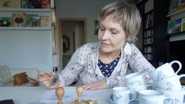 Lída Kejmarová si ze své záliby udělala zaměstnání a je spokojená. Lída Kejmarová si ze své záliby udělala zaměstnání a je spokojená.