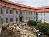 Pavel Ondráček, partner majitelky zámku Peruc, vysvětluje, jak probíhá... Pavel Ondráček, partner majitelky zámku Peruc, vysvětluje, jak probíhá...