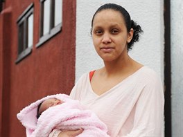 Anglianka Mellisa Crosdaleova (22) porodila v taxíku ve mst Coventry v roce...