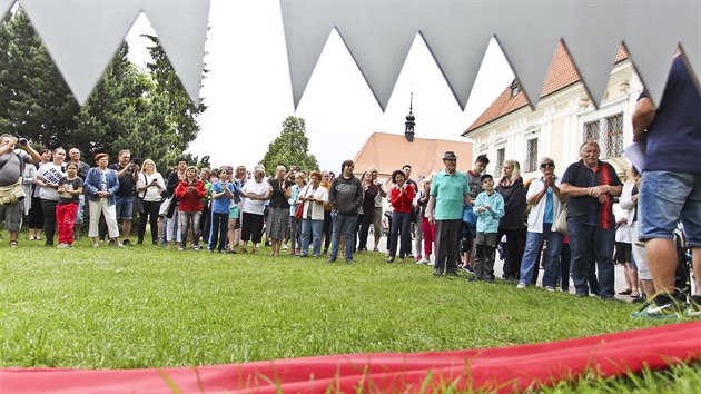 Ped zmkem Konice odhalili v sobotu gigantickou pilu (8. ervna 2019).