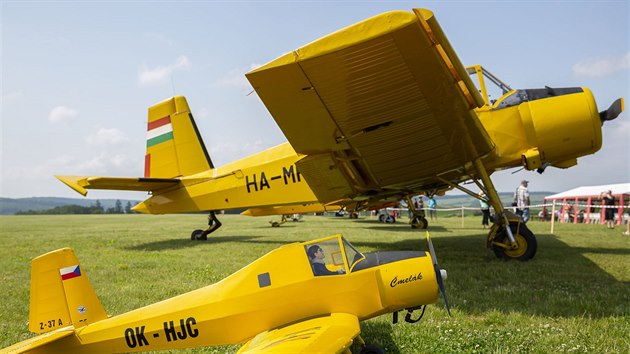 Aeroklub Luhaovice pod setkn vech bvalch i souasnch pilot, fanouk a model legendy Z-37 "melk" (8. ervna 2019).