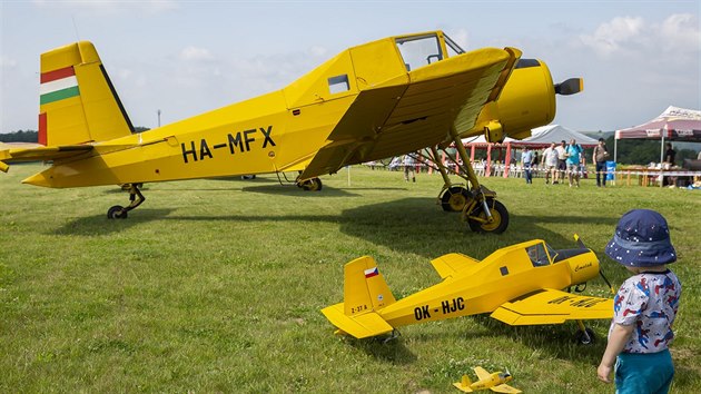 Aeroklub Luhaovice pod setkn vech bvalch i souasnch pilot, fanouk a model legendy Z-37 "melk" (8. ervna 2019).