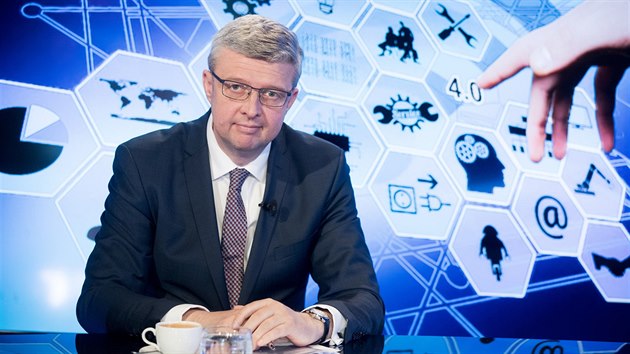 Ministr prmyslu a obchodu Karel Havlek v diskusnm poadu Rozstel. (4. ervna 2019)