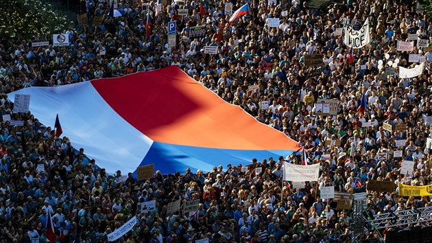 Úterní demonstrace iniciativy Milion chvilek pro demokracii na pražském Václavském náměstí. Přes 120 tisíc lidí žádalo demisi ministryně Marie Benešové a premiéra Andreje Babiše. (4. června 2019)