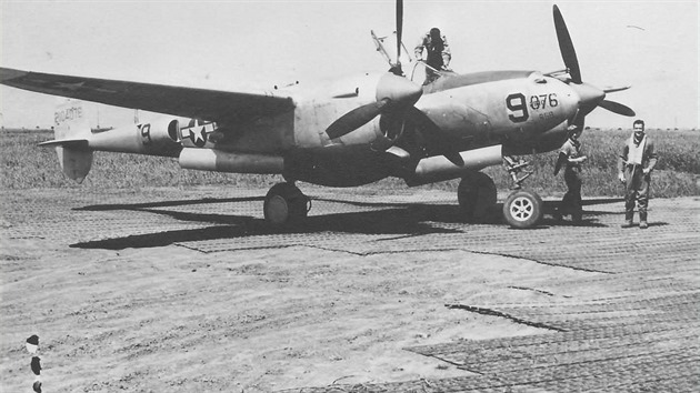 Letoun P-38 Ligthning ze sestavy 14. stíhací skupiny