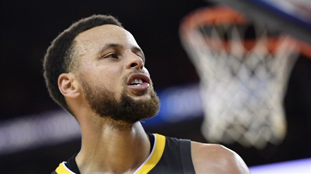 Stephen Curry z Golden State nen naden z prbhu tvrtho finle NBA s Torontem.