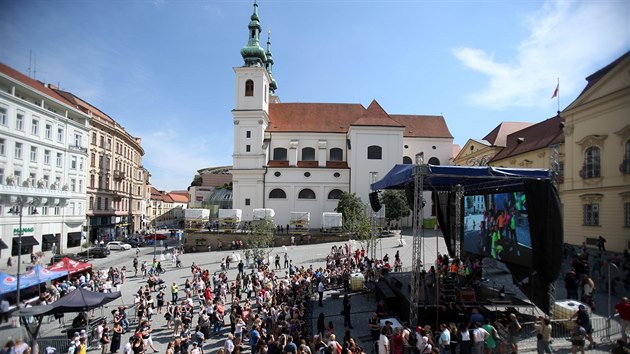 Palc Jalta v Brn na Dominiknskm nmst se ve stedu kompletn otevel po rozshl rekonstrukci. Slavnostn prty se astnil napklad showman Michal David a modelka Vlaka Erbov. Programem provzeli modertoi Leo Mare a Libor Bouek a host si vyzkoueli i pivnici Srdcovka, kter jinak zahj provoz v pondl.