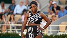Už dávno nejde výhradně o bílý sport. Na tenisových kurtech se módní trendy... Už dávno nejde výhradně o bílý sport. Na tenisových kurtech se módní trendy...