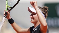 Češka Markéta Vondroušová se raduje z vítězství nad Lotyškou Anastasijí... Češka Markéta Vondroušová se raduje z vítězství nad Lotyškou Anastasijí...