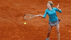 Kateřina Siniaková hraje forhend v osmifinále Roland Garros. Kateřina Siniaková hraje forhend v osmifinále Roland Garros.